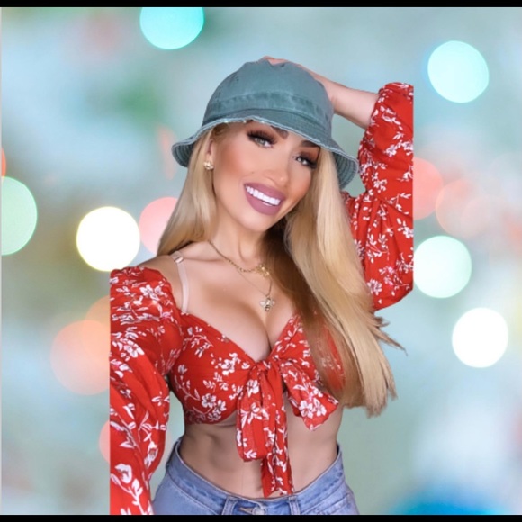 Meet your Posher, Stephanie - Picture 1 of 1